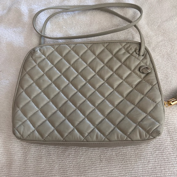 Charter Club Classics leather shoulder bag quilted gray with tassel pull - Picture 5 of 8